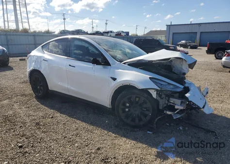 2022 Tesla Model Y z USA, uszkodzony, nr VIN 7SAYGDEE7NA016277